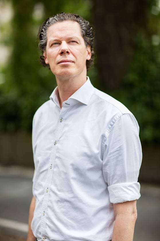 Intens verdrietig geven wij kennis van het overlijden van plastisch chirurg en collega dr. Paris Melis